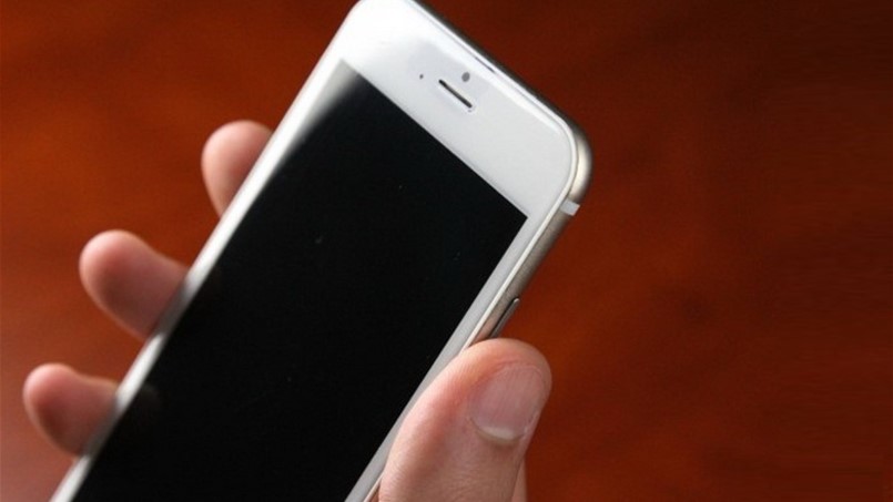 هل صحيح ان هاتف آيفون يتسبب بالعمى  ؟