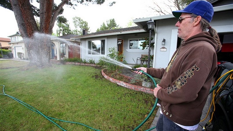 كاليفورنيا قد تفرض غرامات على من يستهلك الكثير من المياه