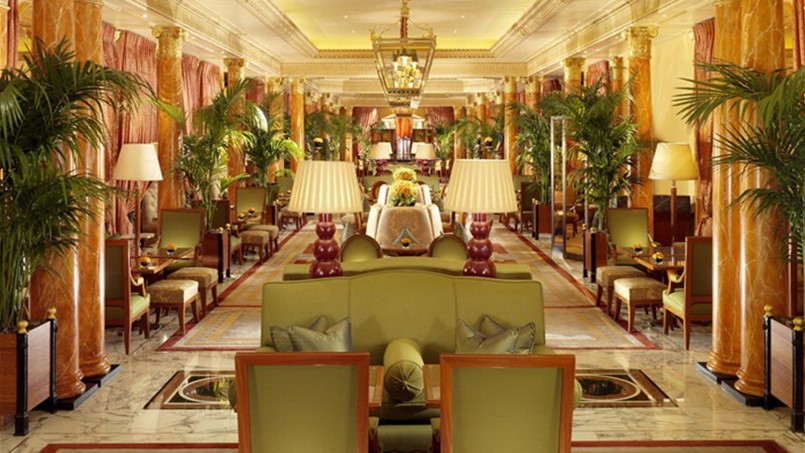 من هو المليونير الذي وُجد مقتولاً في الفندق الفخم ؟