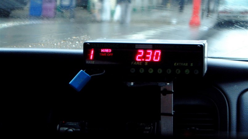 تاكسي مطار رفيق الحريري 200 سيارة تبدأ بتسعيرة العدّاد