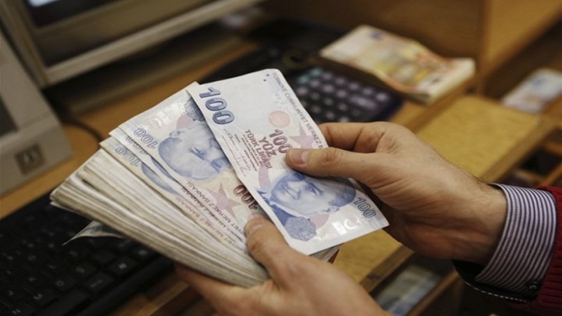 الليرة التركية تهبط وسط مخاوف المستثمرين