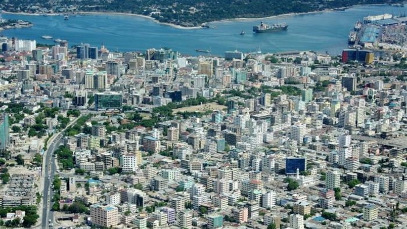 رئيس دولة يمنع بطاقات المعايدة بين المسؤولين