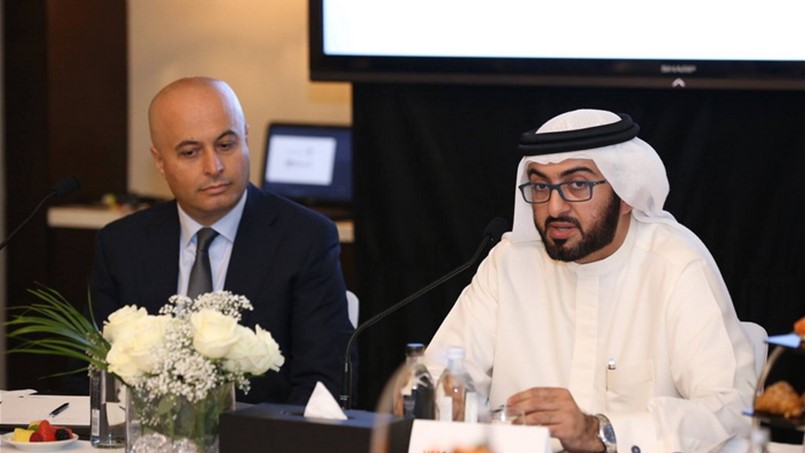 أجهزة مايكروسوفت لطلبة الصف العاشر