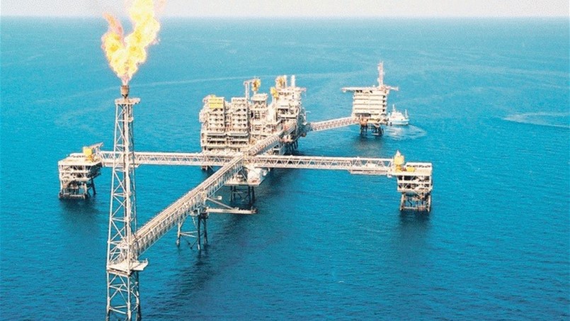 إخماد حريق في منصة نفط في قطر
